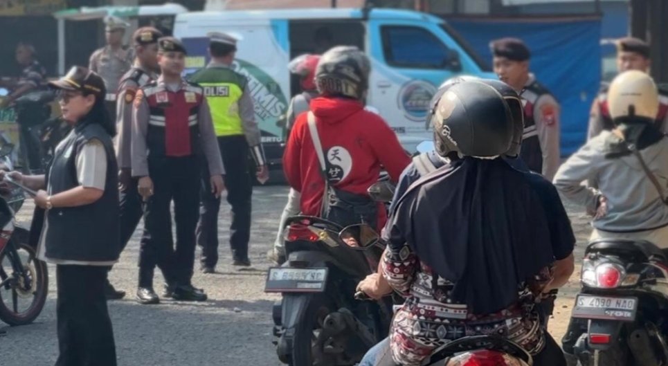 Operasi Patuh Semeru 2025, Puluhan Pemotor di Mojosari Kabupaten Mojokerto Kena Tilang