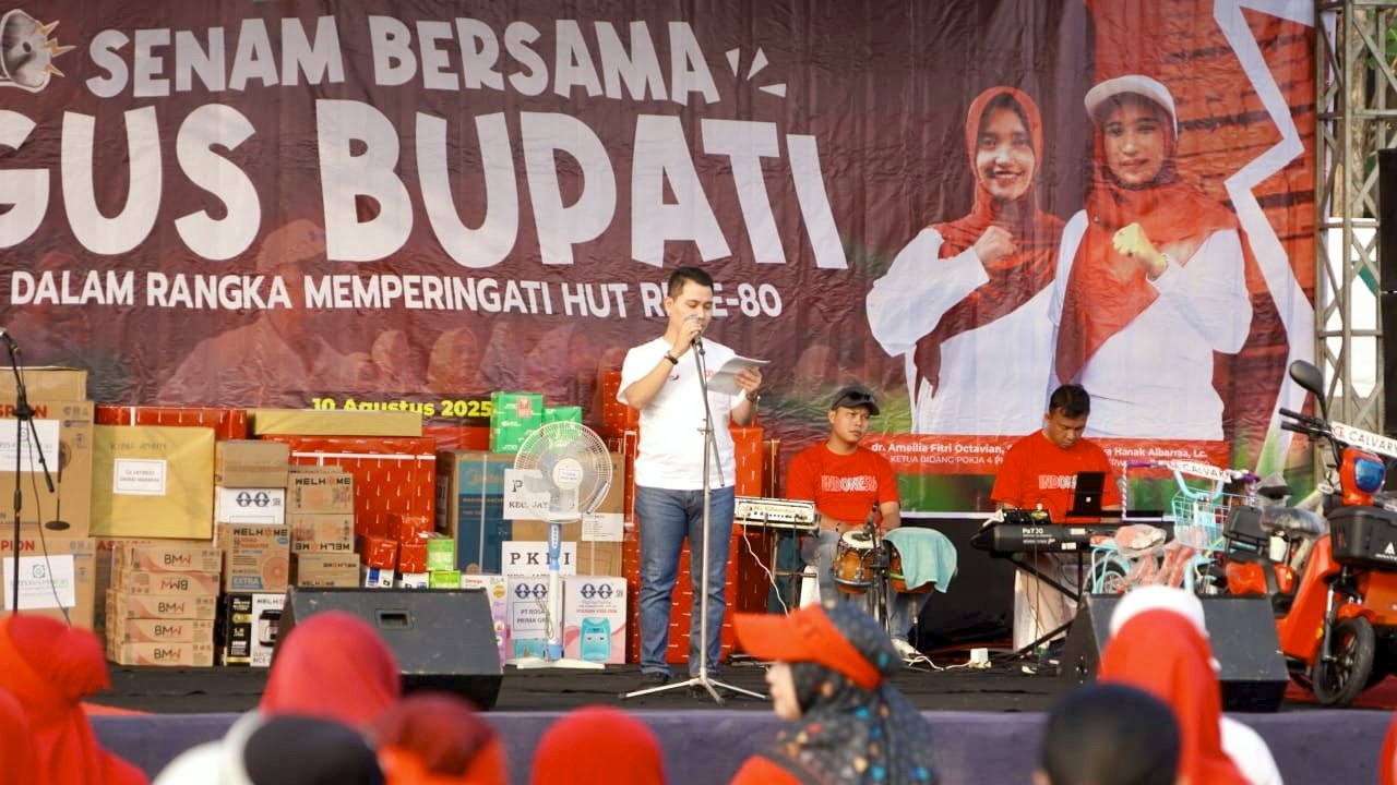Kehadiran Bupati Al Barra Jadi Magnet Ribuan Warga Jatirejo Mengikuti Senam Bersama Peringati HUT Kemerdekaan RI Ke-80 Kehadiran Bupati Al Barra Jadi Magnet Ribuan Warga Jatirejo Mengikuti Senam Bersama Peringati HUT Kemerdekaan RI Ke-80