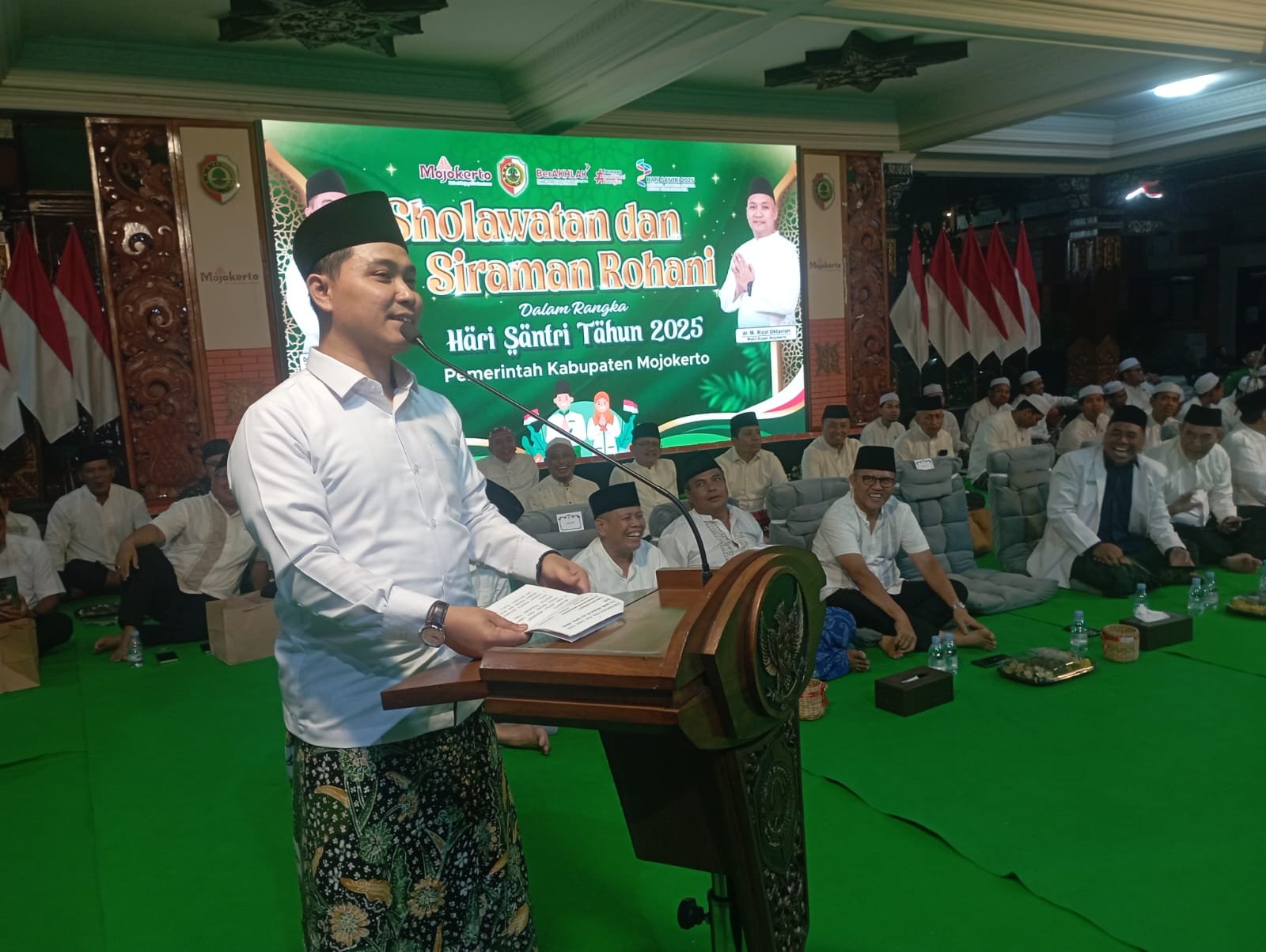 Pemerintah Kabupaten Mojokerto Gelar Peringatan Hari Santri Nasional 2025 Pemerintah Kabupaten Mojokerto Gelar Peringatan Hari Santri Nasional 2025