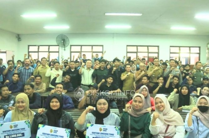 Bupati Barra Bagikan Bantuan Rp 1 Juta Kepada 888 Karyawan Pabrik Rokok Bupati Barra Bagikan Bantuan Rp 1 Juta Kepada 888 Karyawan Pabrik Rokok