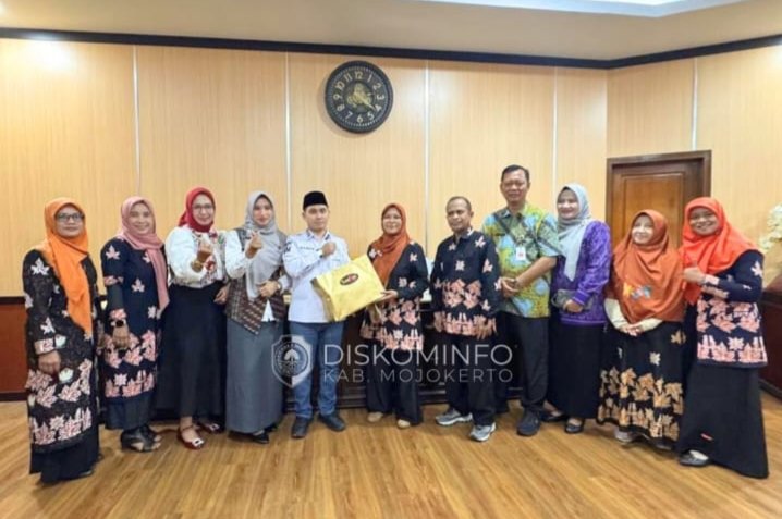 Lagi Bupati Barra Berikan Bantuan Kali Ini Kepada Himpinan Pengusaha Mikro Kecil Dan Menengah ( HIPEMIKA) Lagi Bupati Barra Berikan Bantuan Kali Ini Kepada Himpinan Pengusaha Mikro Kecil Dan Menengah ( HIPEMIKA)