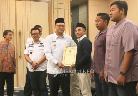 Buka Bimbingan Teknis DBHCHT, Mas Wabup Mojokerto Ajak Pengusaha Hasil Tembakau Taat Perijinan Buka Bimbingan Teknis DBHCHT, Mas Wabup Mojokerto Ajak Pengusaha Hasil Tembakau Taat Perijinan