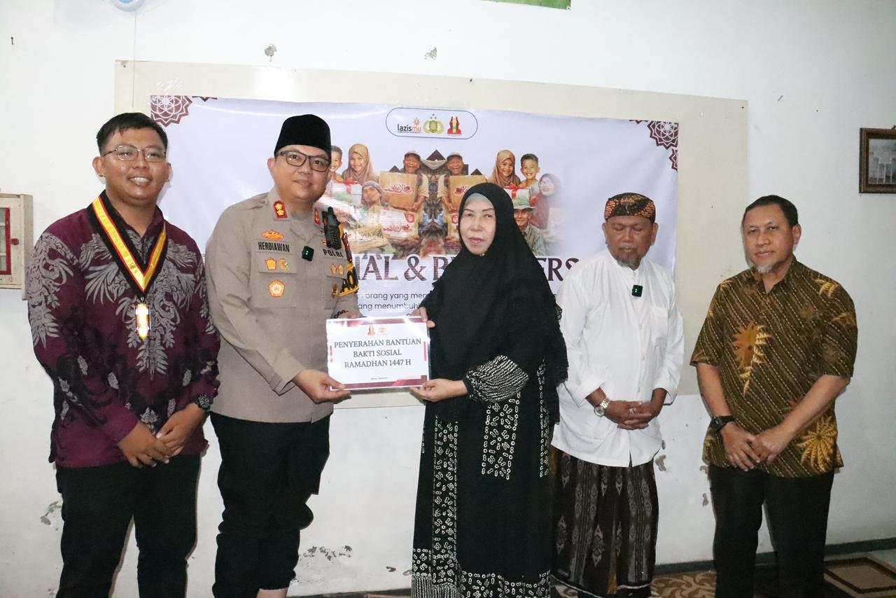 Tebar Kepedulian Ramadan, Polres Mojokerto Kota Gelar Baksos dan Bukber di Panti Asuhan Yatim Muhammadiyah Putri Tebar Kepedulian Ramadan, Polres Mojokerto Kota Gelar Baksos dan Bukber di Panti Asuhan Yatim Muhammadiyah Putri