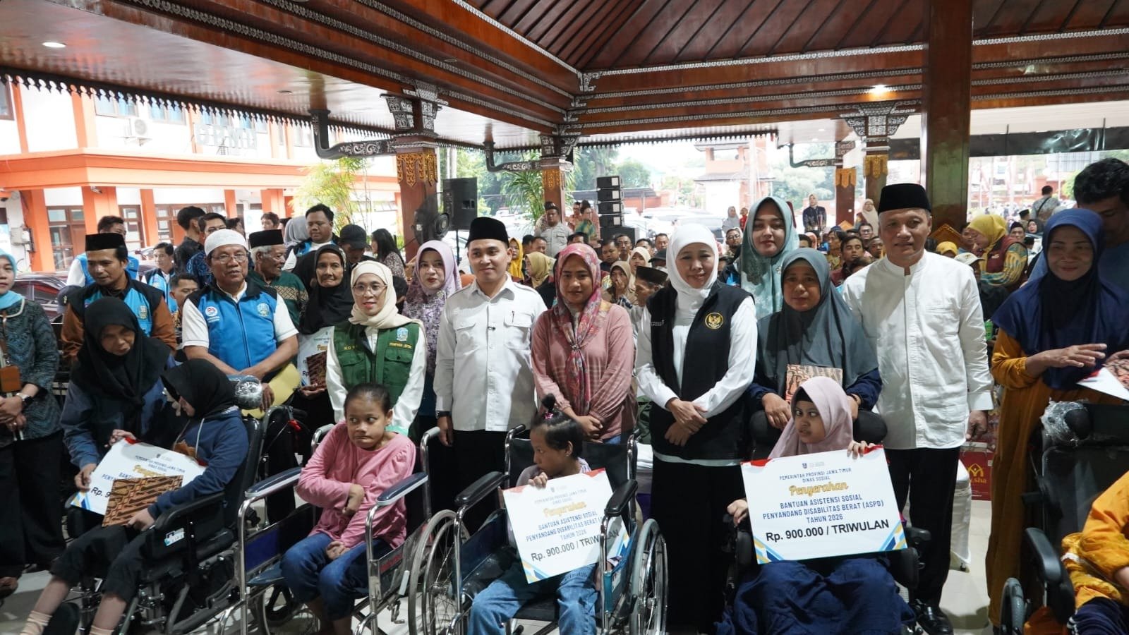 Hadir di Mojokerto, Gubernur Jatim Resmikan SPAM Mojolagres dan Serahkan Bansos bagi Pilar Kesejahteraan Sosial’ Hadir di Mojokerto, Gubernur Jatim Resmikan SPAM Mojolagres dan Serahkan Bansos bagi Pilar Kesejahteraan Sosial’