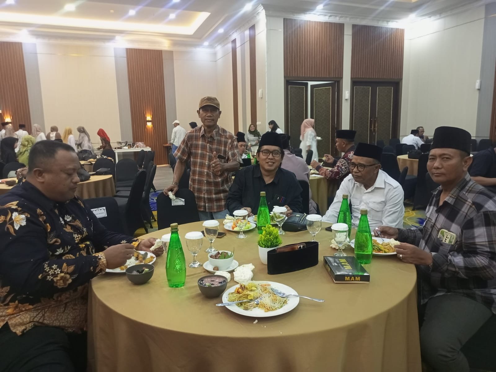 Paguyuban Kepala Desa (PKD) Kabupaten Mojokerto menggelar acara buka puasa bersama di Lynn hotel.
