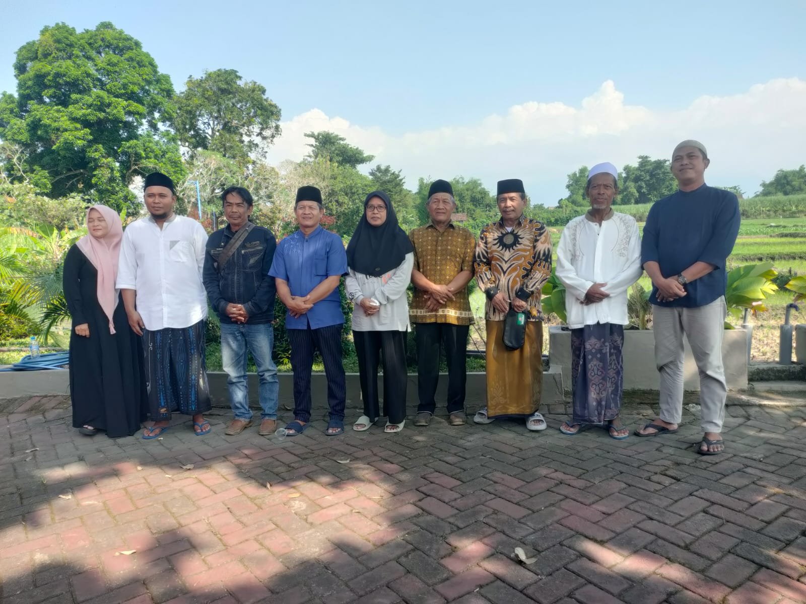 Ratusan Warga Padati Rutinan Khotmil Qur’an di Punden Makam Eyang Tumenggung Banjarsari Ratusan Warga Padati Rutinan Khotmil Qur’an di Punden Makam Eyang Tumenggung Banjarsari