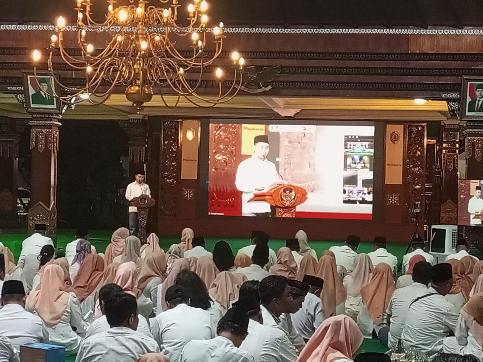 PERINGATAN HARI JADI KE-733 KENDURI TUMPENG YANG DIGELAR DI PENDOPO GRAHA MAJATAMA. PERINGATAN HARI JADI KE-733 KENDURI TUMPENG YANG DIGELAR DI PENDOPO GRAHA MAJATAMA.