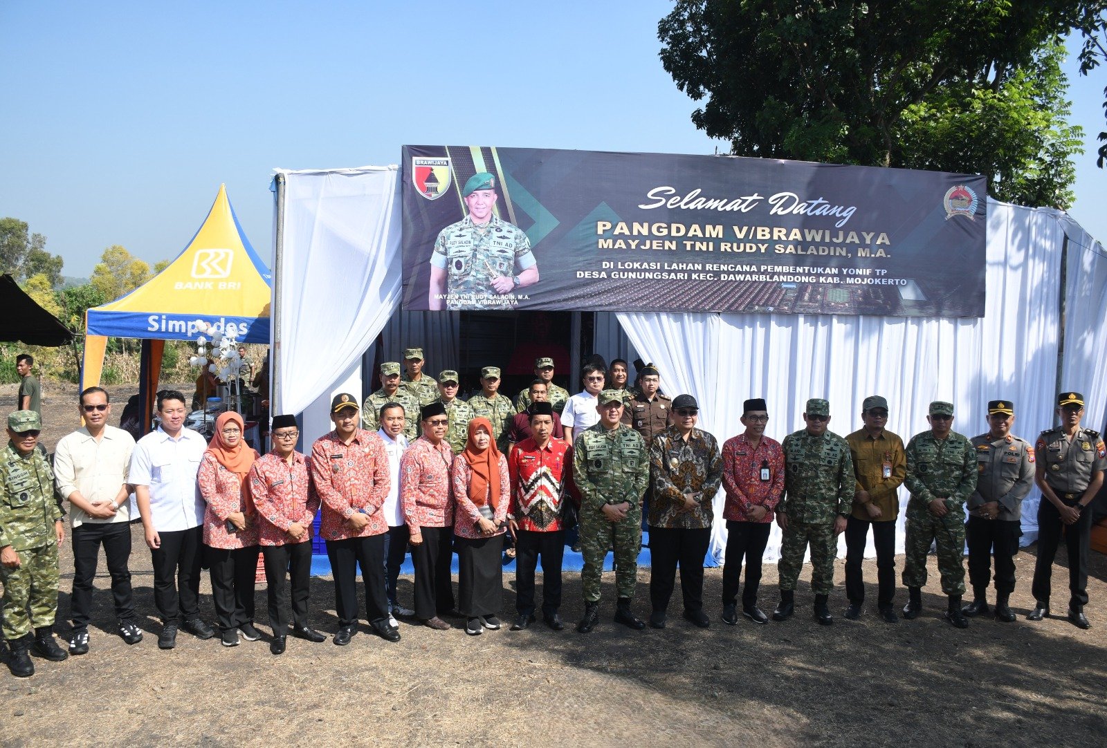 Pangdam V/Brawijaya Tinjau Lahan Yonif TP di Dawarblandong, Dorong Percepatan Pembangunan dan Pemberdayaan Masyarakat Pangdam V/Brawijaya Tinjau Lahan Yonif TP di Dawarblandong, Dorong Percepatan Pembangunan dan Pemberdayaan Masyarakat