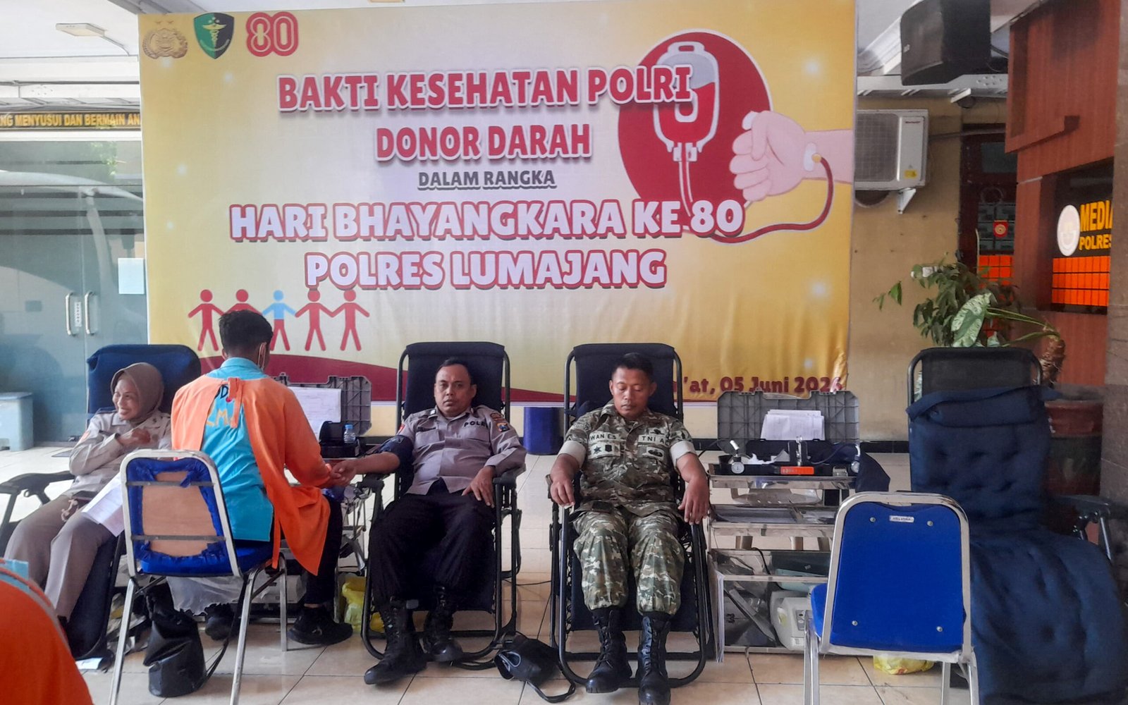 Polri Untuk Masyarakat : Polres Lumajang Gelar Bakti Kesehatan Sambut Hari Bhayangkara ke-80