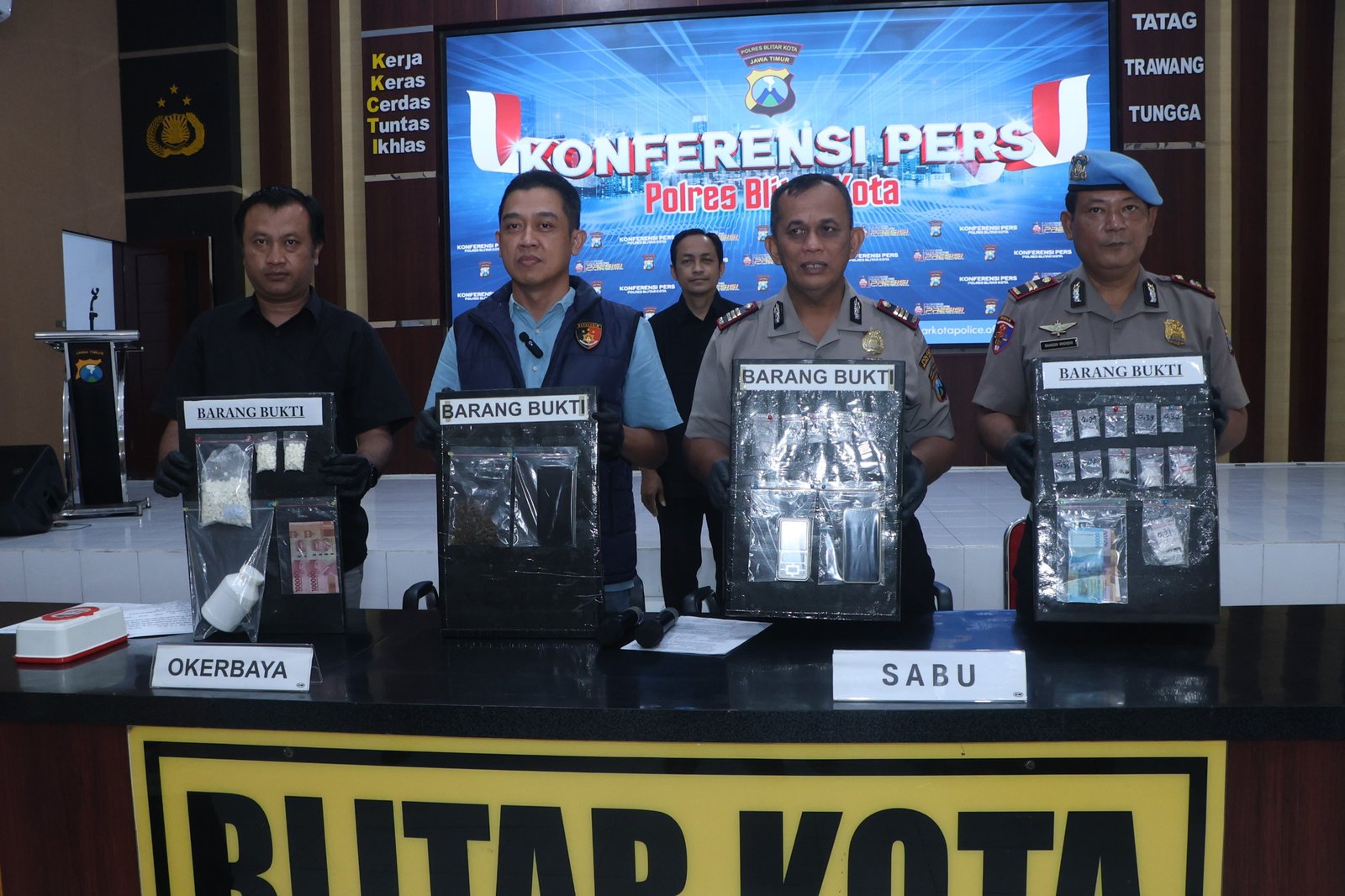 Polres Blitar Kota Ungkap Kasus Narkoba 14 Tersangka Diamankan Polres Blitar Kota Ungkap Kasus Narkoba 14 Tersangka Diamankan