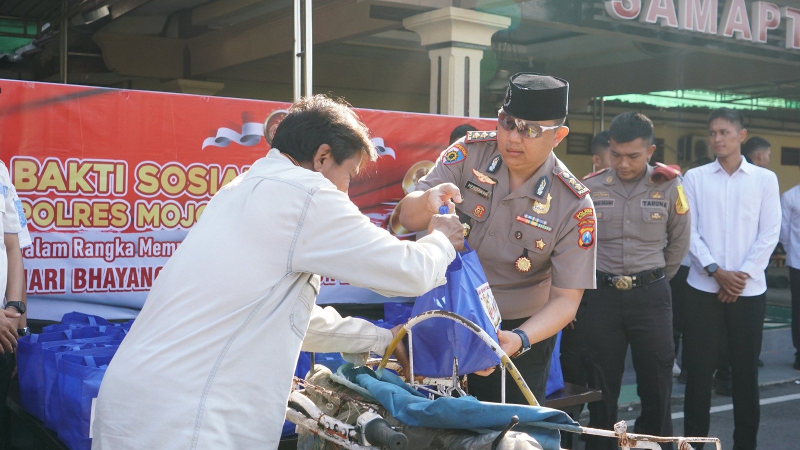 Polres Mojokerto Kota Gelar Baksos, Bakti Kesehatan Serta Do’a Bersama Sambut Hari Bhayangkara Ke-80 Polres Mojokerto Kota Gelar Baksos, Bakti Kesehatan Serta Do’a Bersama Sambut Hari Bhayangkara Ke-80