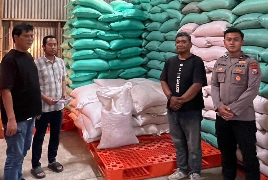 Polres Pelabuhan Tanjungperak Bantu Petani Distribusikan Jagung Hasil Panen ke Bulog Polres Pelabuhan Tanjungperak Bantu Petani Distribusikan Jagung Hasil Panen ke Bulog