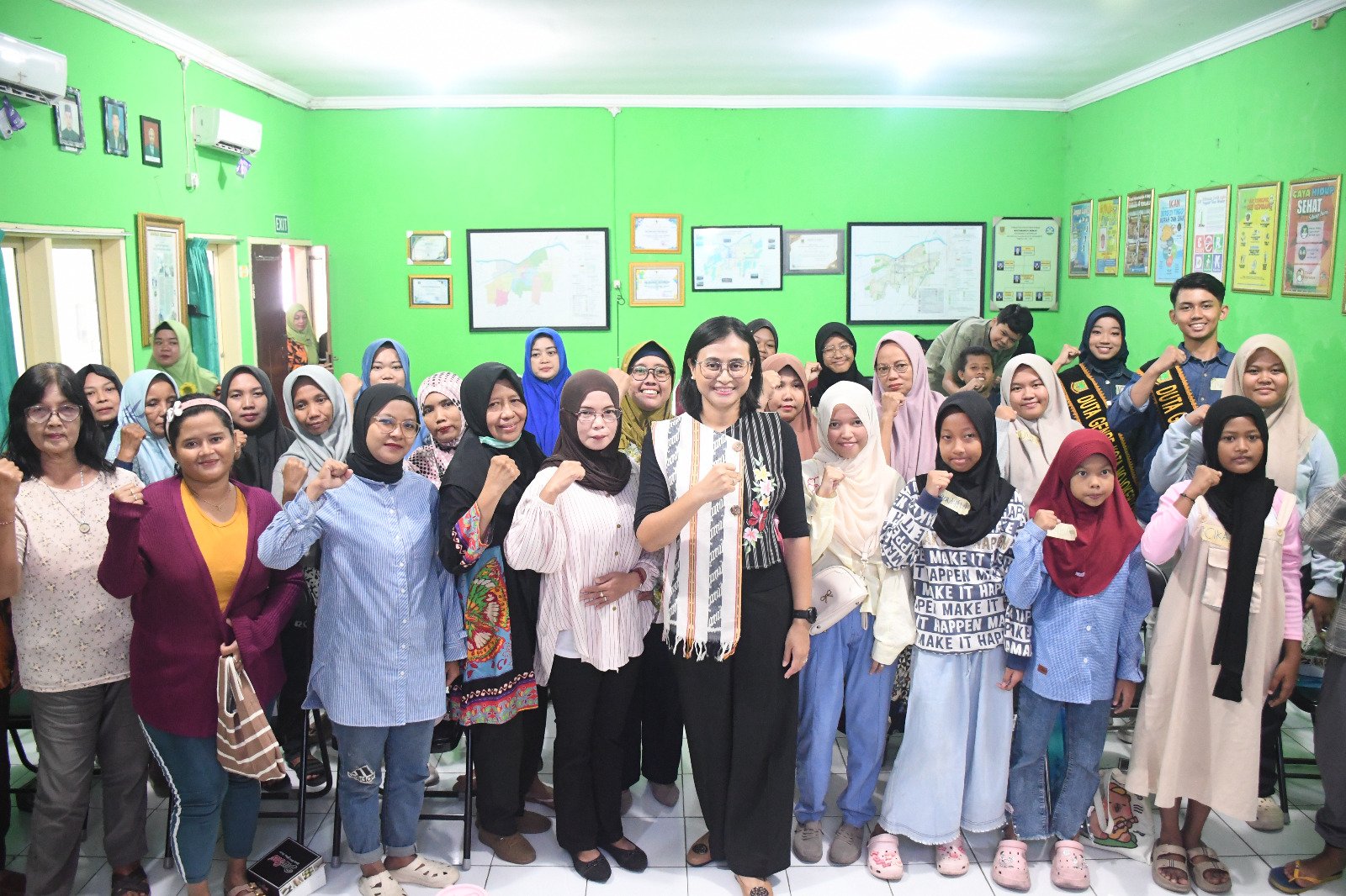 Perkuat Karakter Remaja, Ketua Persit KCK Cabang XXX Kodim 0815 Berikan Edukasi Parenting di Kelurahan Gedongan Perkuat Karakter Remaja, Ketua Persit KCK Cabang XXX Kodim 0815 Berikan Edukasi Parenting di Kelurahan Gedongan