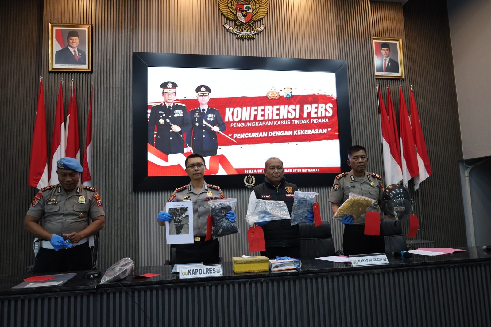 Polres Trenggalek Amankan Jambret Perhiasan, Tersangka Lima Kali Masuk Bu Polres Trenggalek Amankan Jambret Perhiasan, Tersangka Lima Kali Masuk Bu