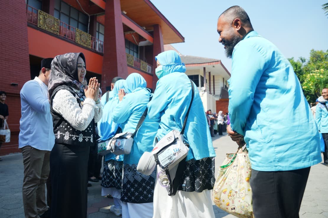 Usai Tunaikan Rukun Islam Kelima, Jemaah Haji Kota Mojokerto Tiba di Bumi Majapahit Usai Tunaikan Rukun Islam Kelima, Jemaah Haji Kota Mojokerto Tiba di Bumi Majapahit