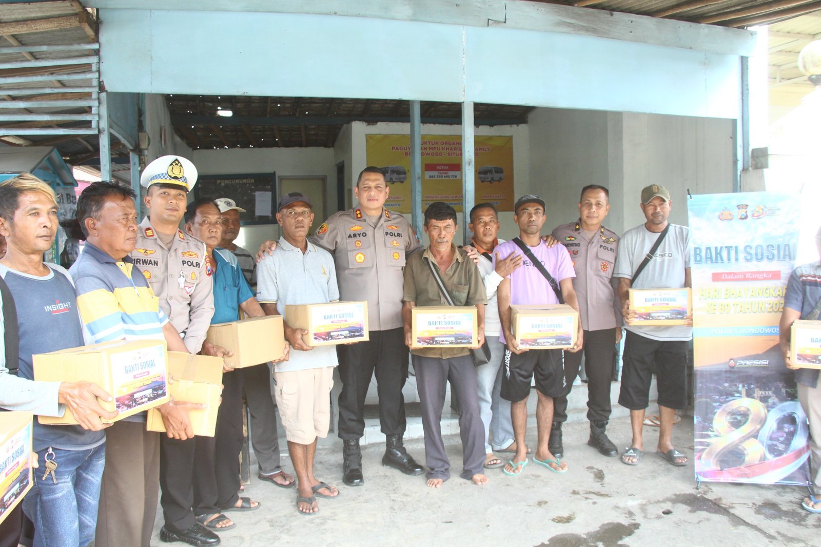 Sambut Hari Bhayangkara ke 80, Polres Bondowoso Salurkan Bantuan untuk Anak Yatim, Ojol dan Sopir Angkot Sambut Hari Bhayangkara ke 80, Polres Bondowoso Salurkan Bantuan untuk Anak Yatim, Ojol dan Sopir Angkot
