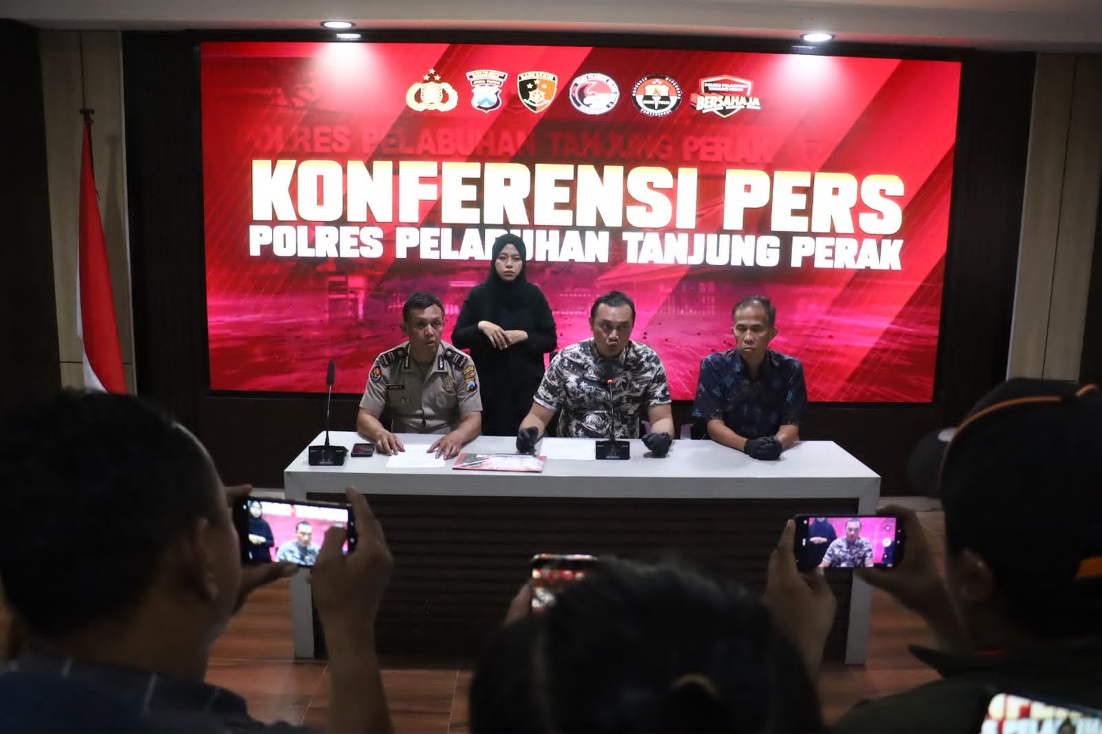 Polres Pelabuhan Tanjungperak Bongkar Jaringan Narkoba Amankan Dua Tersangka dan 292,93 Gram Sabu Polres Pelabuhan Tanjungperak Bongkar Jaringan Narkoba Amankan Dua Tersangka dan 292,93 Gram Sabu