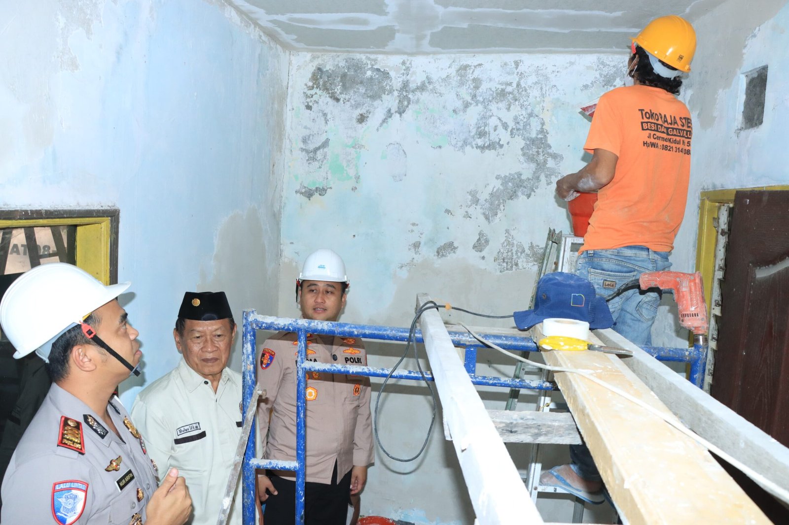 Polres Gresik Bedah Rumah Purnawirawan Polri di Driyorejo, Kado Hari Bhayangkara ke – 80 Polres Gresik Bedah Rumah Purnawirawan Polri di Driyorejo, Kado Hari Bhayangkara ke – 80