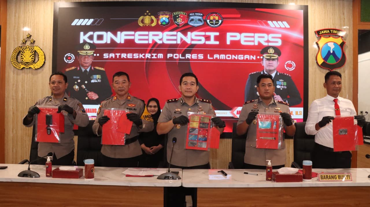 Polres Lamongan Ungkap Jaringan Ganjal ATM Lintas Daerah, 5 Tersangka Residivis Diamankan Polres Lamongan Ungkap Jaringan Ganjal ATM Lintas Daerah, 5 Tersangka Residivis Diamankan