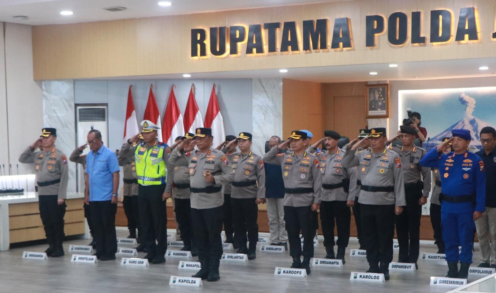 Jelang Hari Bhayangkara ke-80, Polda Jatim Ikuti Upacara Pemuliaan Nilai-Nilai Tribrata Jelang Hari Bhayangkara ke-80, Polda Jatim Ikuti Upacara Pemuliaan Nilai-Nilai Tribrata