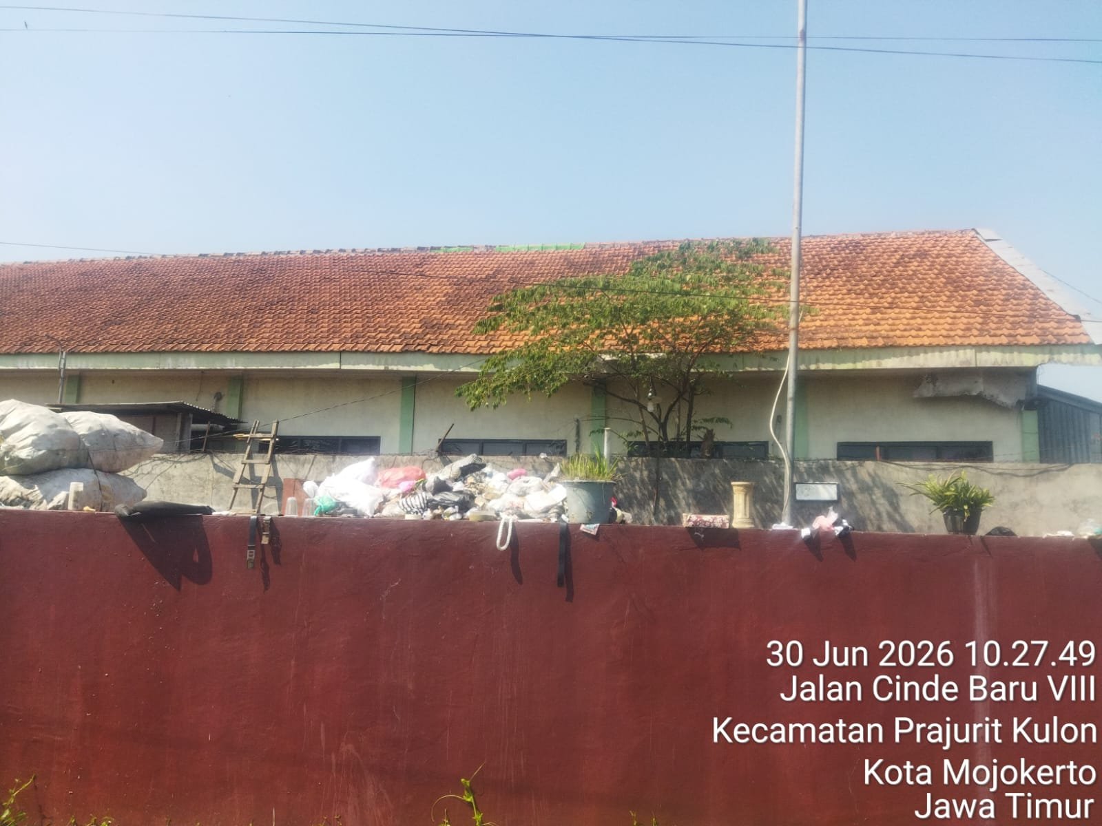 DLH Kota Mojokerto Dinilai Tutup Mata, TPS , Tempat Pembuangan Sampah Sementara, Samping MAN Kota Mojokerto Dikeluhkan Siswa karena Bau Menyengat , Menganggu Aktivitas Belajar ! DLH Kota Mojokerto Dinilai Tutup Mata, TPS , Tempat Pembuangan Sampah Sementara, Samping MAN Kota Mojokerto Dikeluhkan Siswa karena Bau Menyengat , Menganggu Aktivitas Belajar !