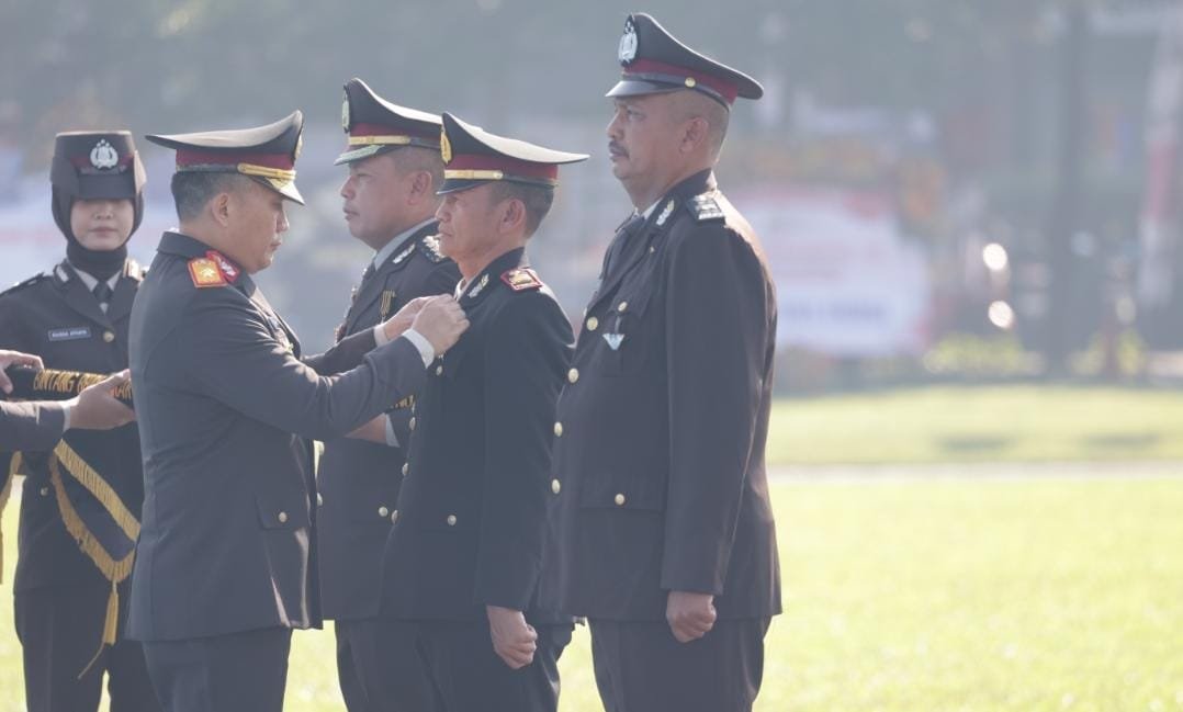 Polda Jatim Gelar Upacara Hari Bhayangkara ke-80, Teguhkan Semangat “Polri untuk Masyarakat Polda Jatim Gelar Upacara Hari Bhayangkara ke-80, Teguhkan Semangat “Polri untuk Masyarakat