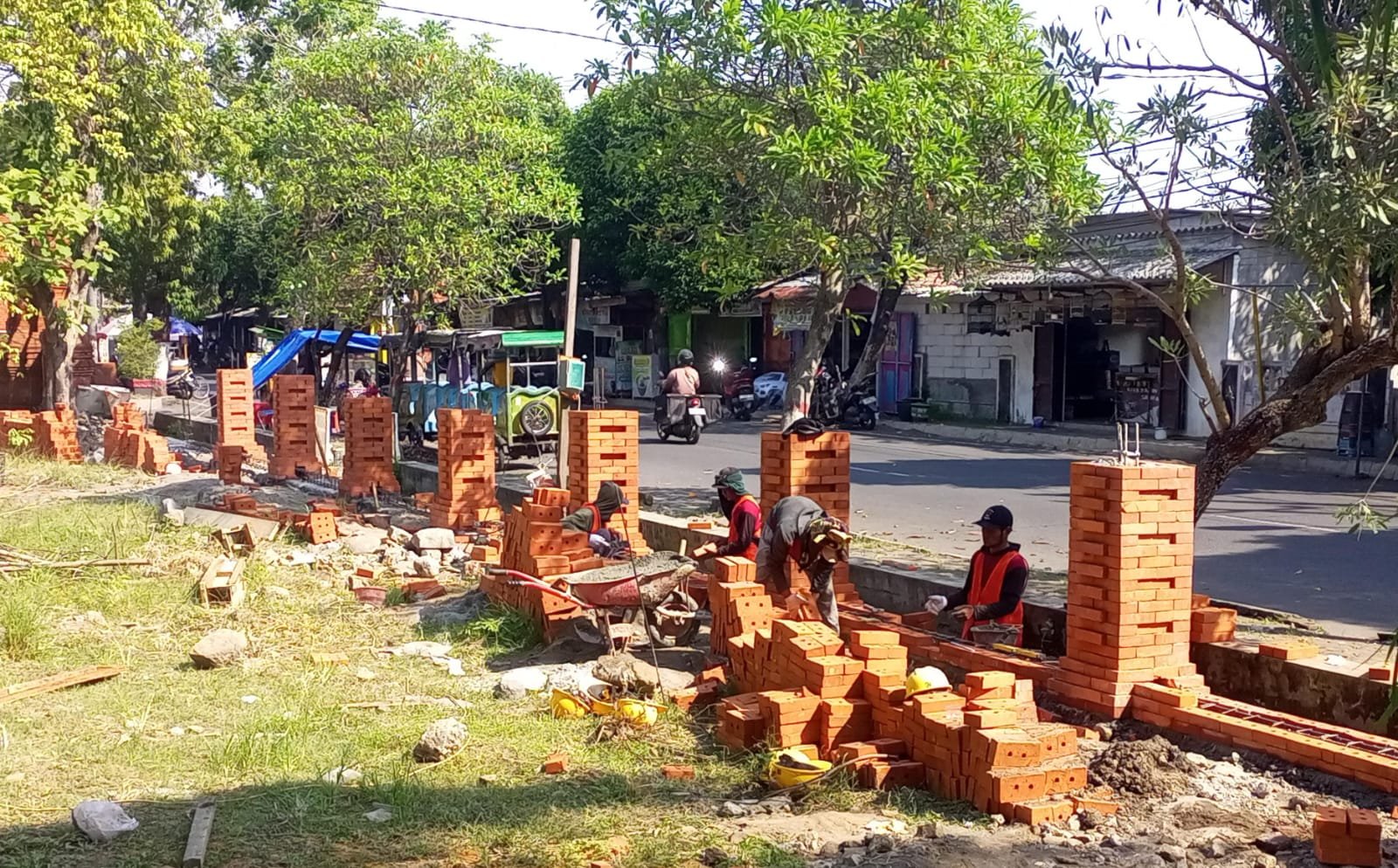 Dinas PUPR Kota Mojokerto Mulai Pembangunan Prasarana Gelora A. Yani, Anggaran Rp1,1 Miliar Ditarget Rampung Oktober 2026 Dinas PUPR Kota Mojokerto Mulai Pembangunan Prasarana Gelora A. Yani, Anggaran Rp1,1 Miliar Ditarget Rampung Oktober 2026