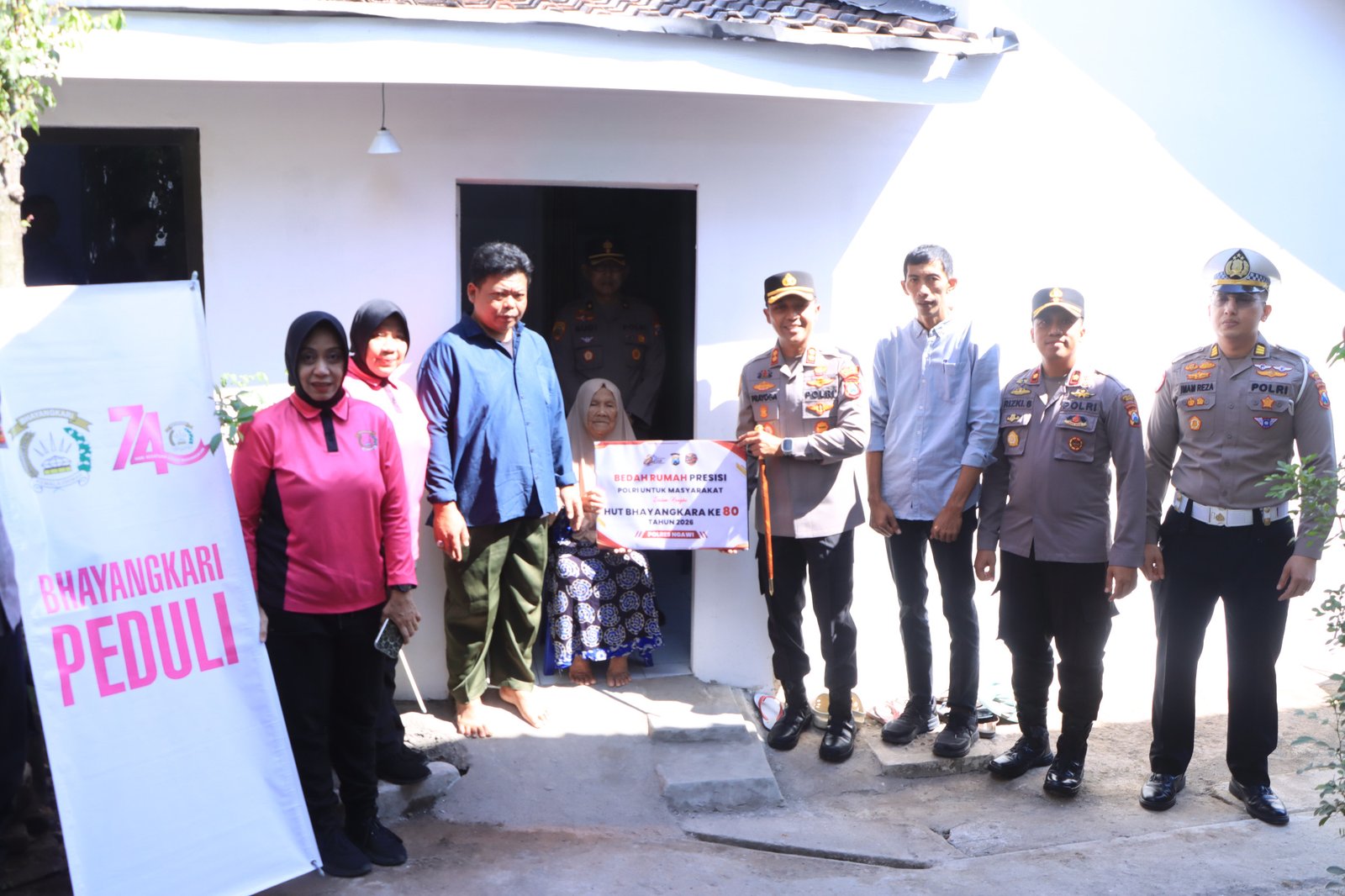 Hari Bhayangkara ke – 80 Polres Ngawi Bedah Dua Rumah Jadi Layak Huni, Hadirkan Senyum dan Harapan Warga Hari Bhayangkara ke – 80 Polres Ngawi Bedah Dua Rumah Jadi Layak Huni, Hadirkan Senyum dan Harapan Warga