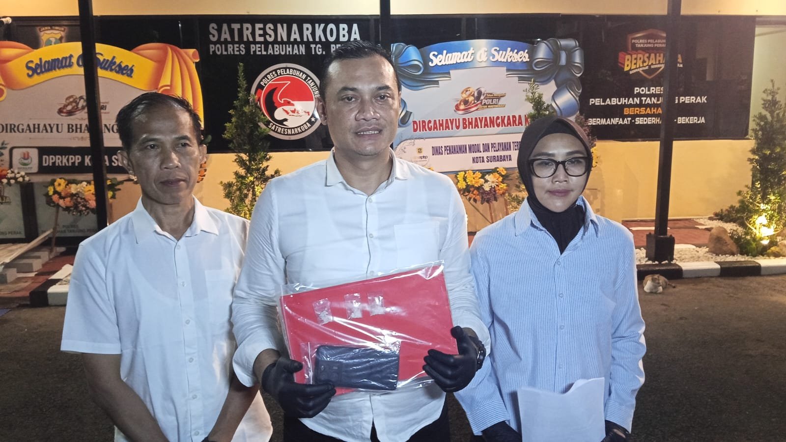 Polres Pelabuhan Tanjungperak Amankan Kurir Sabu Baru Dua Pekan Beraksi di Kenjeran Polres Pelabuhan Tanjungperak Amankan Kurir Sabu Baru Dua Pekan Beraksi di Kenjeran