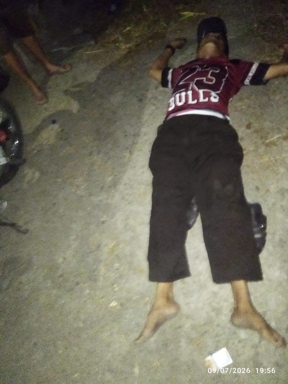 Miris, Lapangan ‘Steril’ Surodinawan Kakek “A” 60 th Meninggal Diduga Syok Usai kencan dengan Wanita Muda, Sorotan Minimnya Penerangan” Miris, Lapangan ‘Steril’ Surodinawan Kakek “A” 60 th Meninggal Diduga Syok Usai kencan dengan Wanita Muda, Sorotan Minimnya Penerangan”