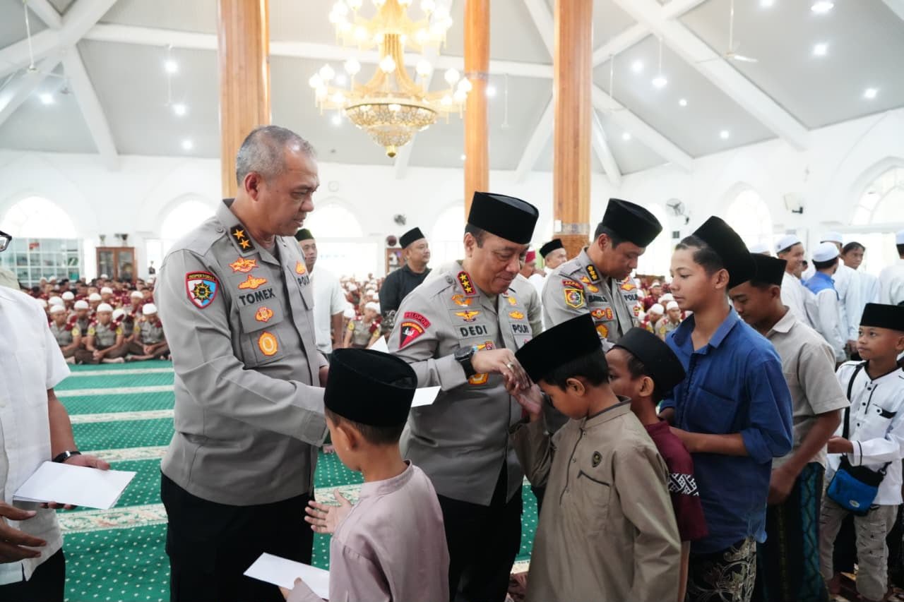 Hari Bhayangkara ke-80, Wakapolri Tanamkan Kepedulian Sosial kepada Taruna Akpol Lewat Santunan Anak Yatim Hari Bhayangkara ke-80, Wakapolri Tanamkan Kepedulian Sosial kepada Taruna Akpol Lewat Santunan Anak Yatim