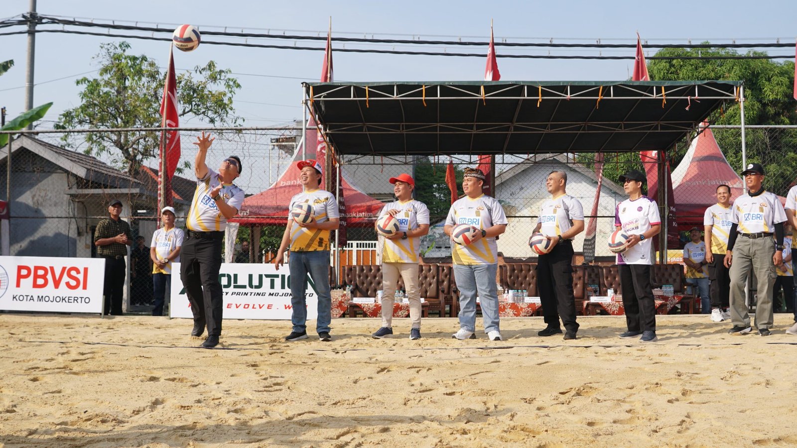 Kapolres Mojokerto Kota Cup I: Dari Lapangan Voli Pantai untuk Prestasi dan Persatuan Kapolres Mojokerto Kota Cup I: Dari Lapangan Voli Pantai untuk Prestasi dan Persatuan