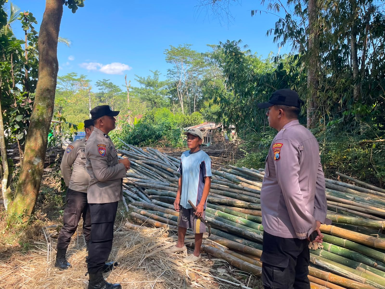 Polres Trenggalek Tingkatkan Patroli Kawasan Hutan Cegah Karhutla Polres Trenggalek Tingkatkan Patroli Kawasan Hutan Cegah Karhutla