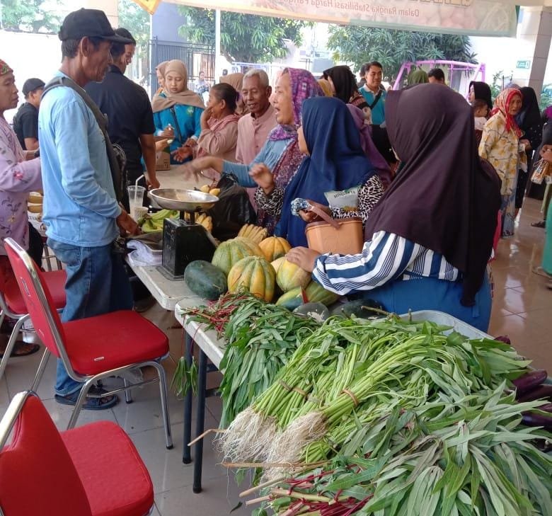 Polres Pelabuhan Tanjungperak Gelar Gerakan Pangan Murah Hasil Panen Lahan Ketahanan Pangan Polres Pelabuhan Tanjungperak Gelar Gerakan Pangan Murah Hasil Panen Lahan Ketahanan Pangan