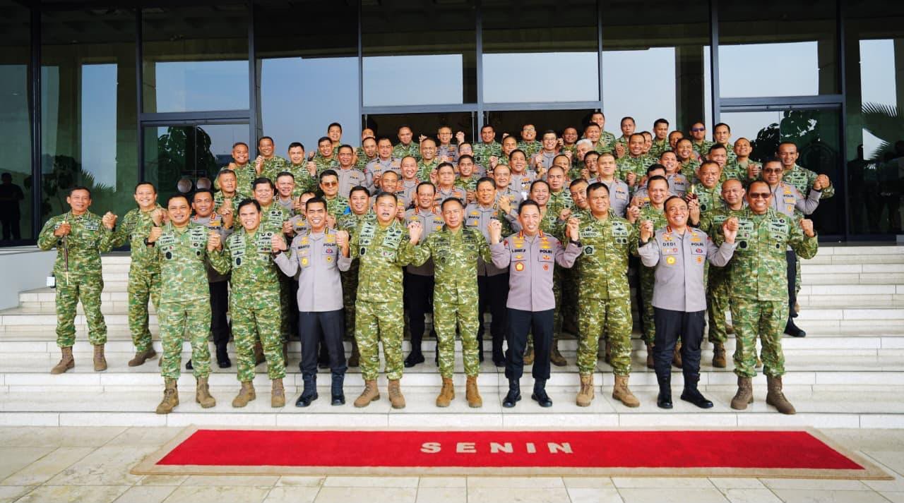 Kapolri Perkuat Soliditas TNI-Polri Lewat Silaturahmi dengan Panglima TNI di Mabes TNI Kapolri Perkuat Soliditas TNI-Polri Lewat Silaturahmi dengan Panglima TNI di Mabes TNI