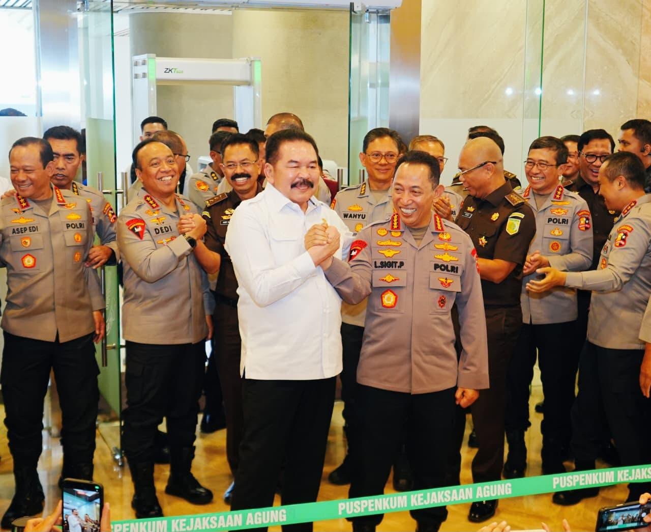 Kapolri dan Jaksa Agung Perkuat Sinergitas Penegakan Hukum, Pastikan Soliditas Institusi Kapolri dan Jaksa Agung Perkuat Sinergitas Penegakan Hukum, Pastikan Soliditas Institusi