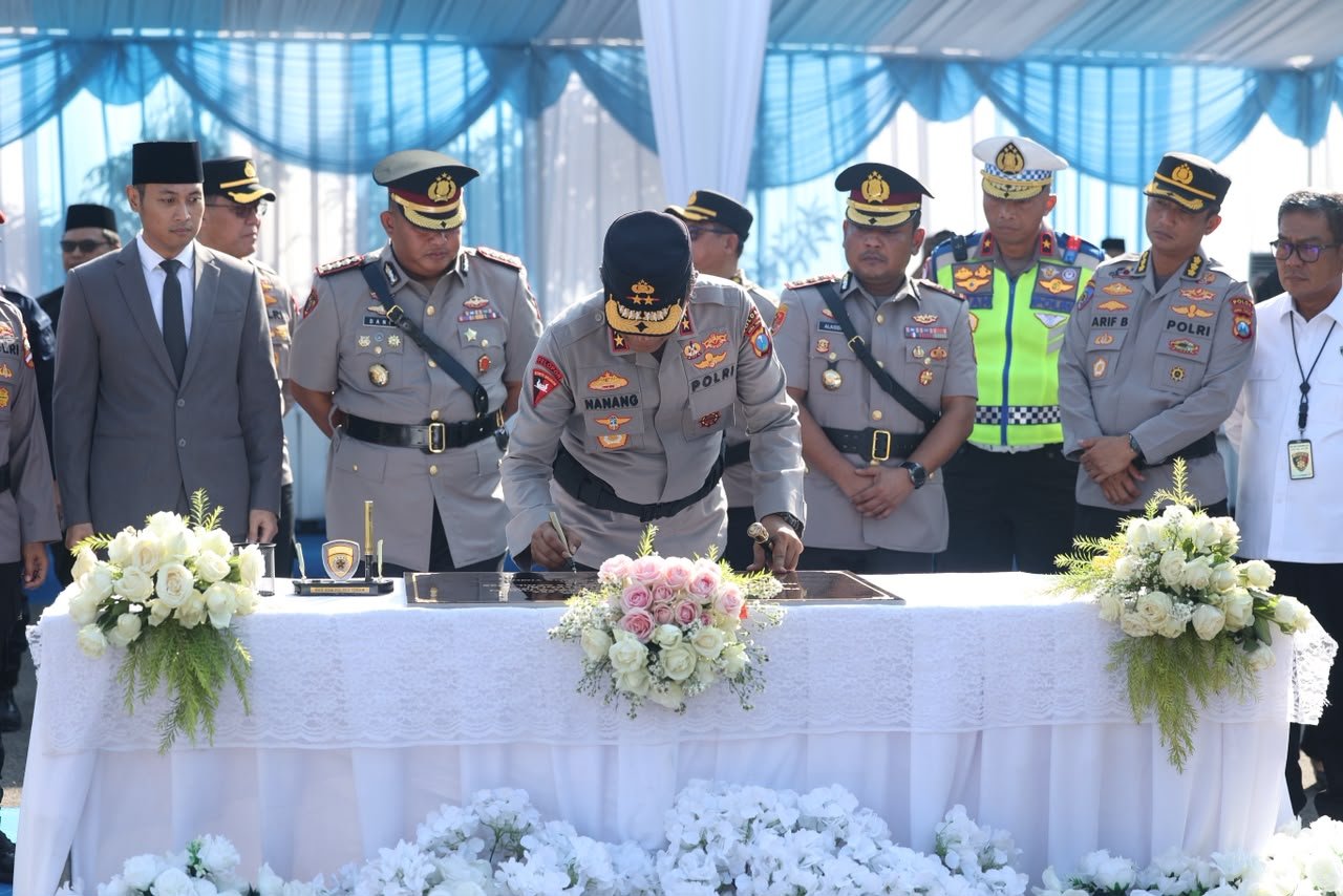 Kapolda Jatim Resmikan Polresta Tuban, Tekankan Peningkatan Profesionalisme dan Pelayanan Presisi Kapolda Jatim Resmikan Polresta Tuban, Tekankan Peningkatan Profesionalisme dan Pelayanan Presisi