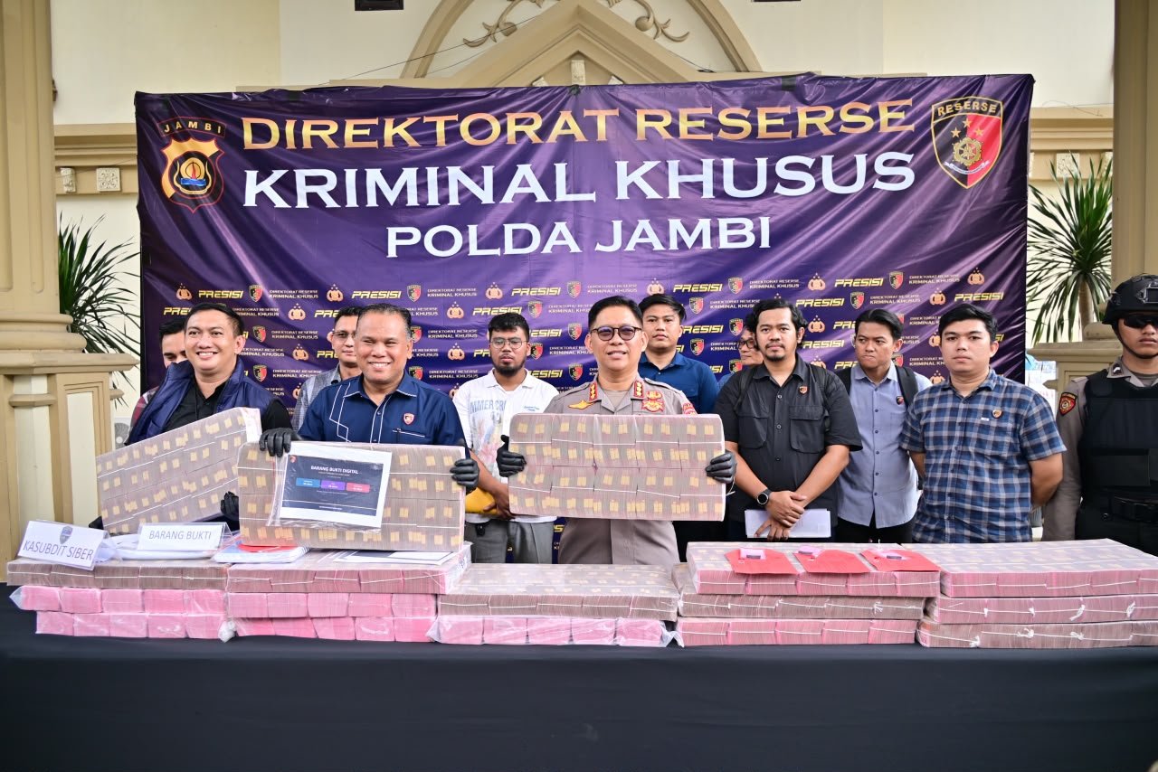 Ditreskrimsus Polda Jambi Ungkap Pembobolan Bank Jambi Rp144,82 Miliar, Tiga Tersangka Diamankan Ditreskrimsus Polda Jambi Ungkap Pembobolan Bank Jambi Rp144,82 Miliar, Tiga Tersangka Diamankan
