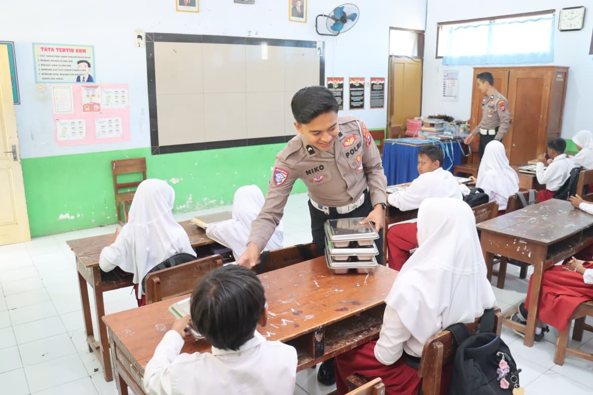 Tiga SPPG Polres Magetan Kembali Salurkan MBG, Prioritaskan Gizi dan Food Safety Tiga SPPG Polres Magetan Kembali Salurkan MBG, Prioritaskan Gizi dan Food Safety