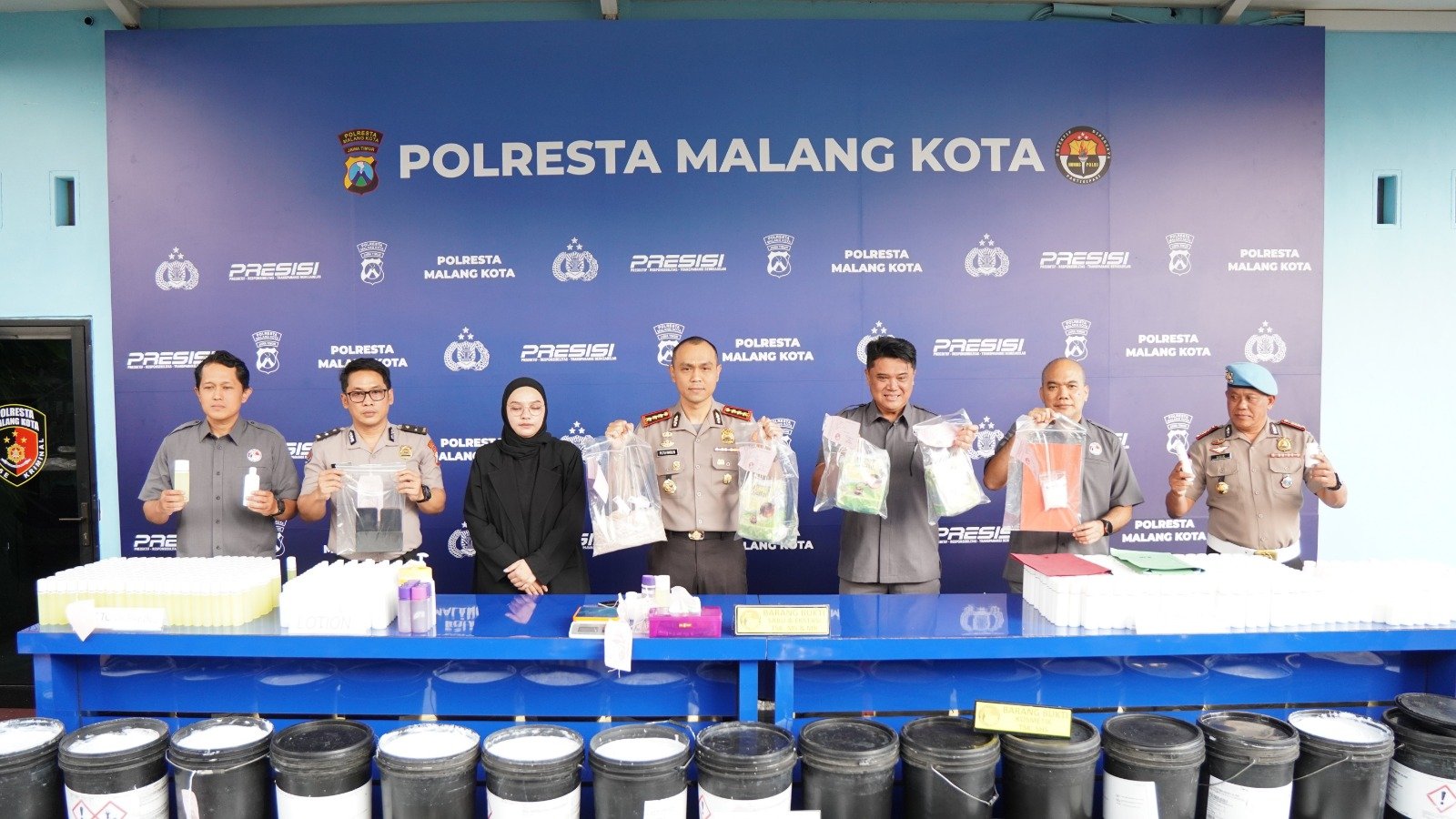Polresta Malang Kota Amankan Dua Kurir Jaringan Aceh Sita 3,2 Kg Sabu dan 2.480 Butir Ekstasi Polresta Malang Kota Amankan Dua Kurir Jaringan Aceh Sita 3,2 Kg Sabu dan 2.480 Butir Ekstasi