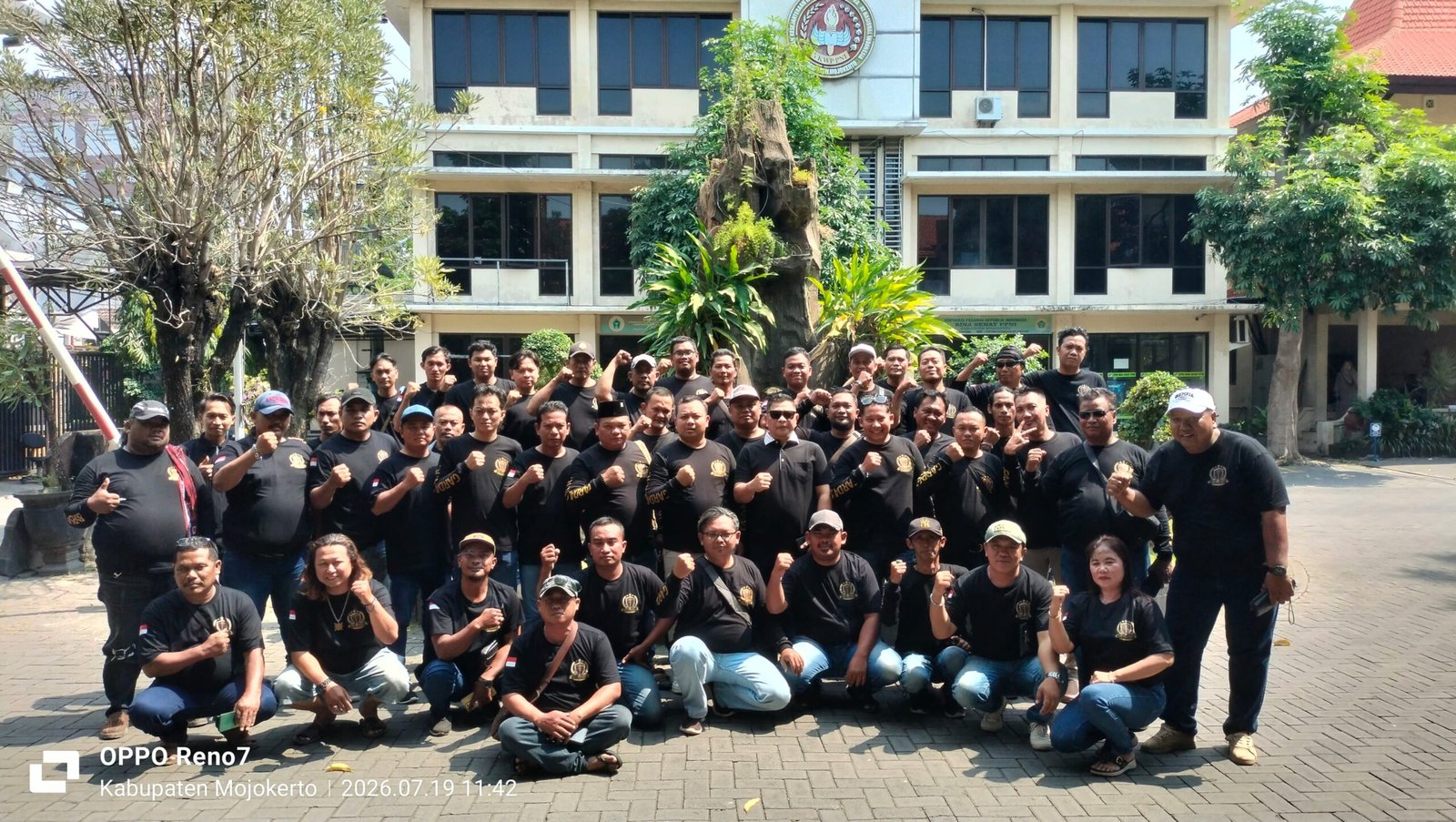 Konsolidasi Internal YLBH GARDA SAKERA Perkuat Solidaritas dan Evaluasi Strategi Bantuan Hukum untuk Masyarakat Kecil Konsolidasi Internal YLBH GARDA SAKERA Perkuat Solidaritas dan Evaluasi Strategi Bantuan Hukum untuk Masyarakat Kecil