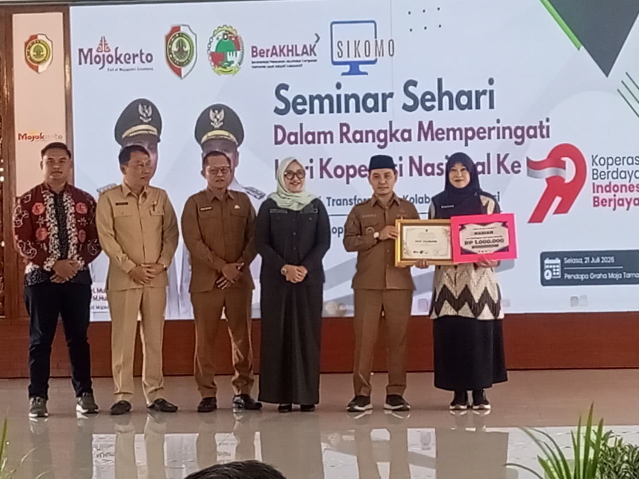 Pentol Kelor Mojo Raih Juara II Visitabilitas, KDMP Balongmojo Buktikan Koperasi Bisa Berinovasi di Hari Koperasi Nasional Pentol Kelor Mojo Raih Juara II Visitabilitas, KDMP Balongmojo Buktikan Koperasi Bisa Berinovasi di Hari Koperasi Nasional
