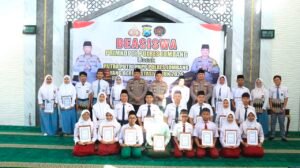 Kapolres Jombang Serahkan Beasiswa kepada Putra-Putri Pegawai Negeri Pada Polri Berprestasi