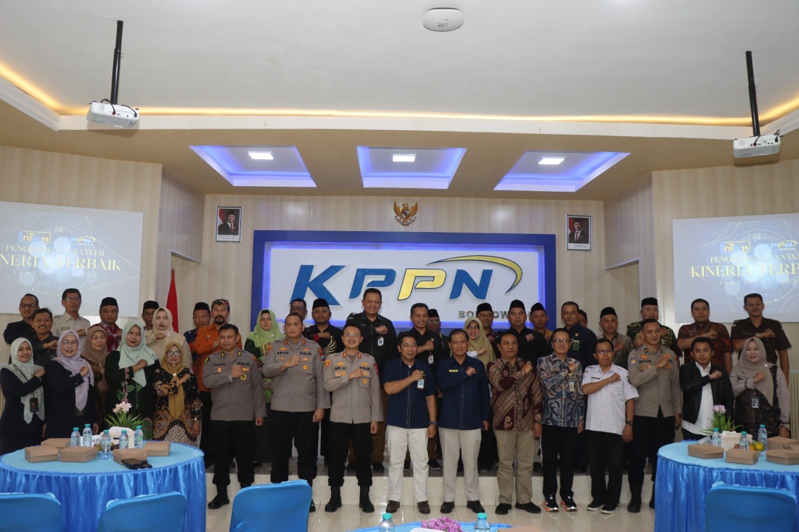 Polres Situbondo Raih Dua Penghargaan Pengelolaan Anggaran dari KPPN Bondowoso Polres Situbondo Raih Dua Penghargaan Pengelolaan Anggaran dari KPPN Bondowoso