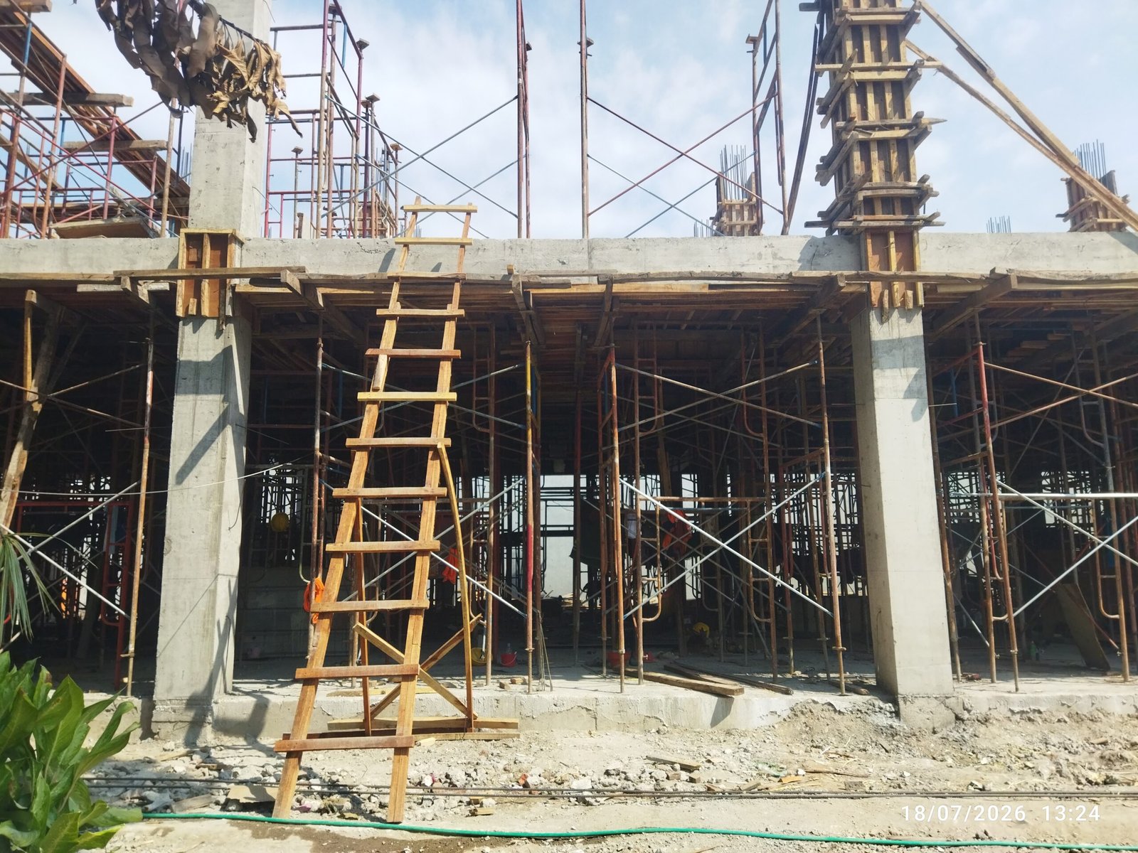 Proyek Miliaran Rupiah Tanpa Identitas: Rehab Gedung MAN 1 Mojokerto Diduga Minim Pengawasan Lapangan Proyek Miliaran Rupiah Tanpa Identitas: Rehab Gedung MAN 1 Mojokerto Diduga Minim Pengawasan Lapangan