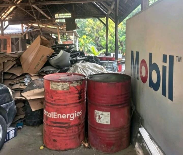 BENGKEL PURNAMA AUTO SERVICE AKUI BELUM PUNYA IZIN TPS LIMBAH B3, MEDIA MAJAPAHITPOS.COM DESAK PENINDAKAN TEGAS BENGKEL PURNAMA AUTO SERVICE AKUI BELUM PUNYA IZIN TPS LIMBAH B3, MEDIA MAJAPAHITPOS.COM DESAK PENINDAKAN TEGAS