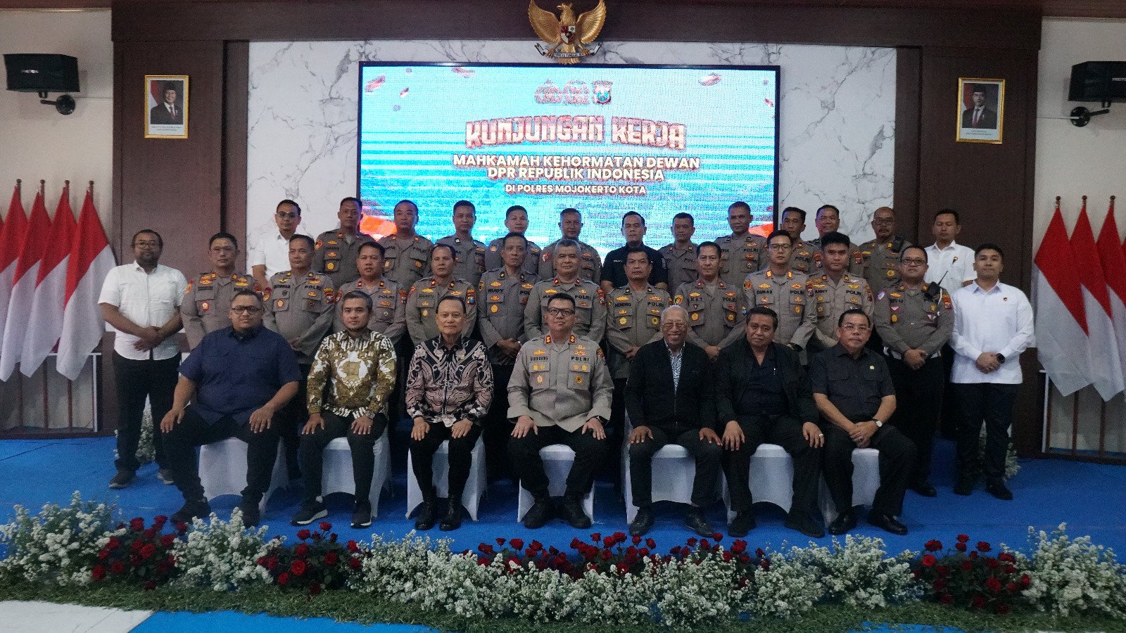 Kunjungi Polres Mojokerto Kota, MKD DPR RI Sosialisasikan Tugas Pengawasan Etika Anggota DPR RI dan TNKB yang digunakan Kunjungi Polres Mojokerto Kota, MKD DPR RI Sosialisasikan Tugas Pengawasan Etika Anggota DPR RI dan TNKB yang digunakan