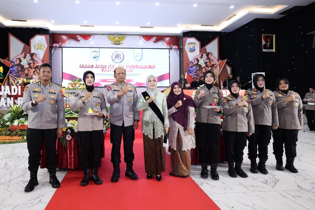 Hari Jadi ke-78 Polwan RI, Kapolda Jatim: Polwan Harus Profesional dan Beri Dampak Nyata bagi Masyarakat Hari Jadi ke-78 Polwan RI, Kapolda Jatim: Polwan Harus Profesional dan Beri Dampak Nyata bagi Masyarakat