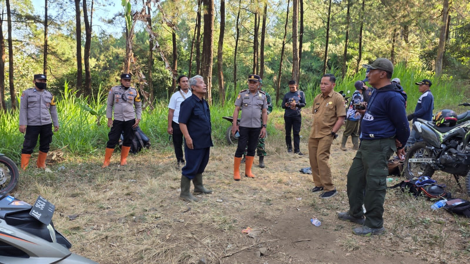 Sinergi Polres Ngawi dan Tim Gabungan Berhasil Padamkan Karhutla Lawu Utara Sinergi Polres Ngawi dan Tim Gabungan Berhasil Padamkan Karhutla Lawu Utara