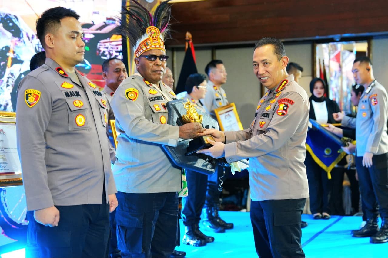 Kapolri Minta Personel Berprestasi Dapat Pengembangan Karier Kapolri Minta Personel Berprestasi Dapat Pengembangan Karier
